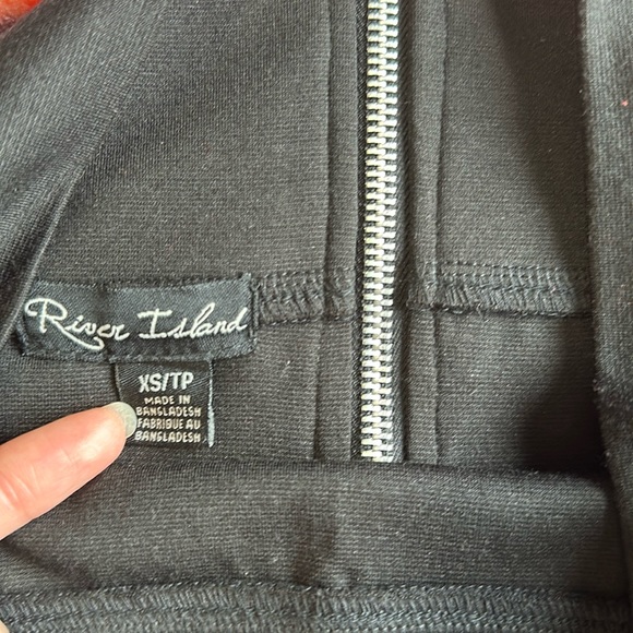 Black Mini pencil skirt - 5 for $25 for items marked with ⭐️ - Picture 2 of 2